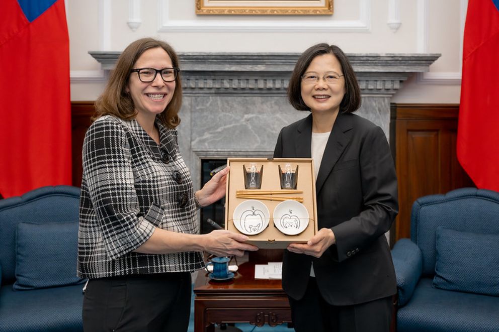 President Tsai meets American Institute in Taiwan Chairperson Laura Rosenberger