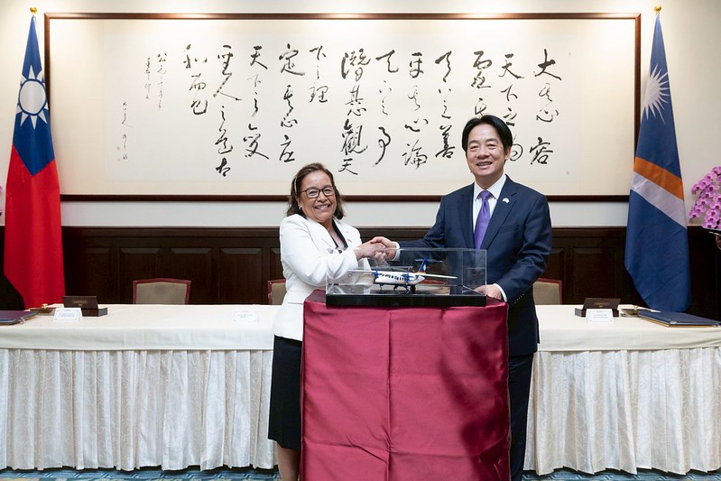 President Lai and President Hilda C. Heine of Marshall Islands hold bilateral talks and witness signing of agreements
