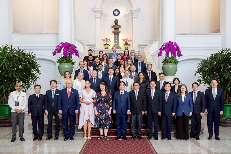 President Lai meets delegation from 2026 Taiwan International Ocean Forum 