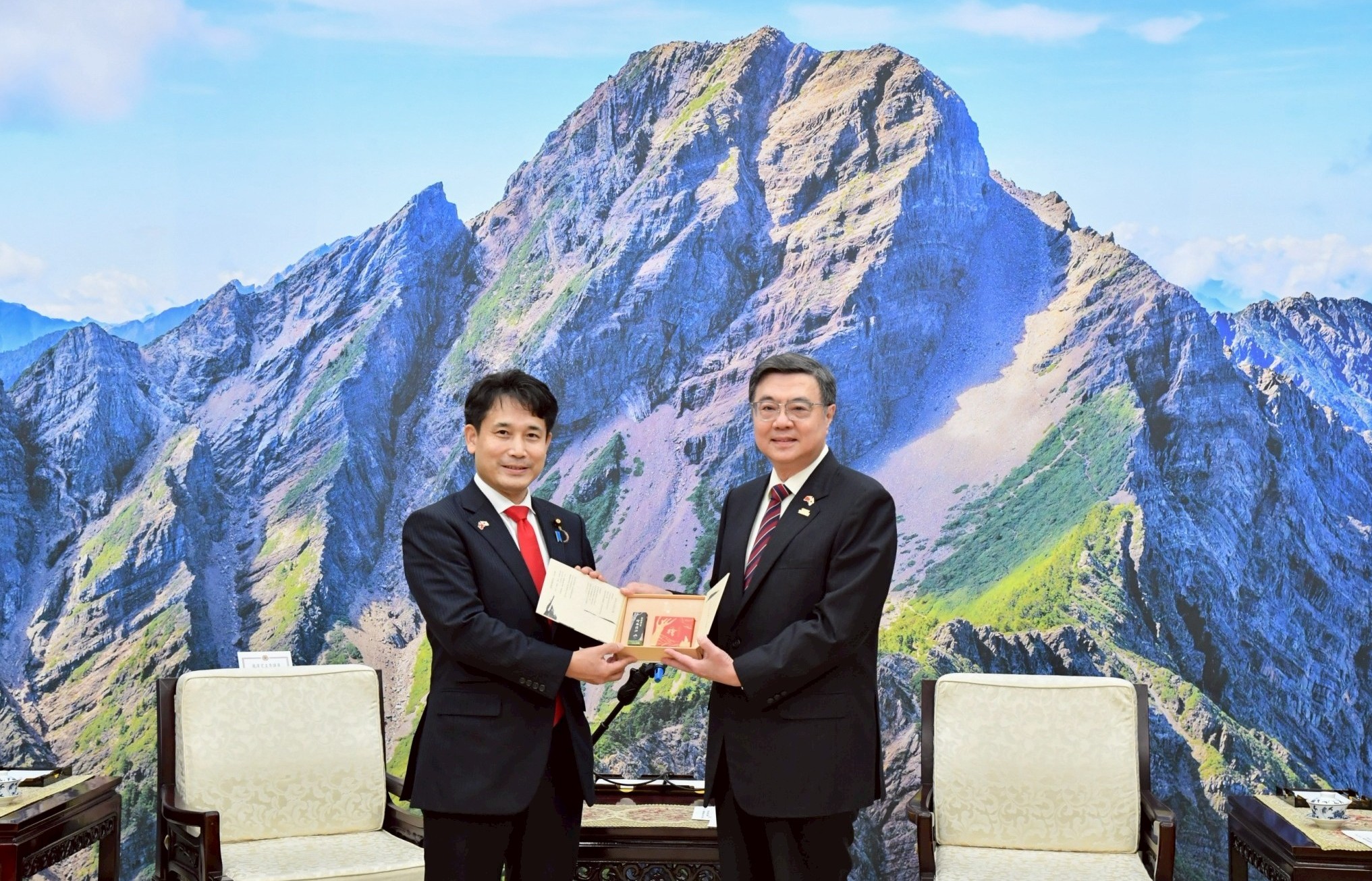 Premier receives Japanese House of Councillors Member Takinami Hirofumi