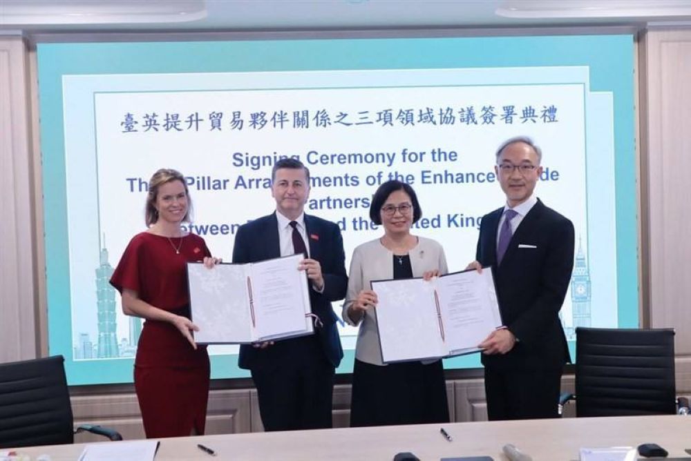 Taiwan, U.K. sign pacts to promote closer bilateral ties