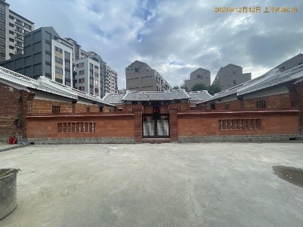 臺東縣卑南鄉公所執行造林區補植撫育工作情形（左），桃園市歷史建築呂達川祠堂（右）